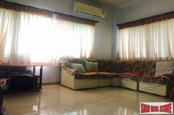 House with Pool and Large Lot Priced to Sell in San Kamphang, Chiang Mai-13