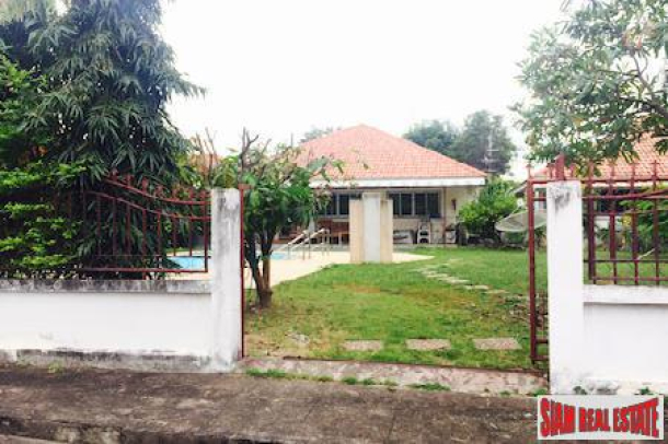 House with Pool and Large Lot Priced to Sell in San Kamphang, Chiang Mai-9