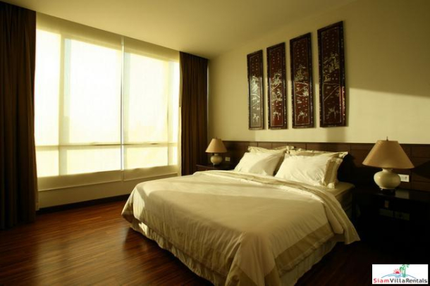 Contemporary Three Bedroom Condo Conveniently Located on Sukhumvit 55-15