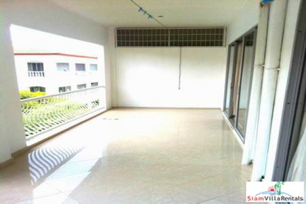 Large 1 Bedroom (81 Square Meters) Apartment In A Great Location - Jomtien-7