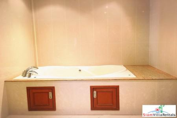 Large 1 Bedroom (81 Square Meters) Apartment In A Great Location - Jomtien-8
