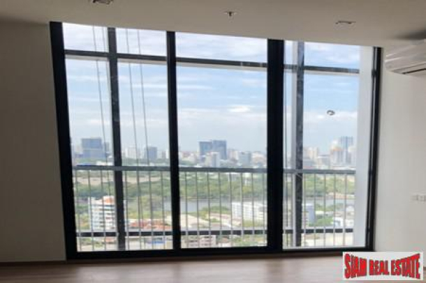 Park 24 | Fantastic Location and Wonderful City Views from this Two Bedroom on Soi 24, Bangkok-2