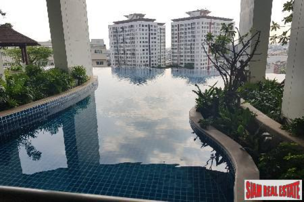 Sky Walk Condo | Contemporary One Bedroom with City Views in Phra Khanong-13