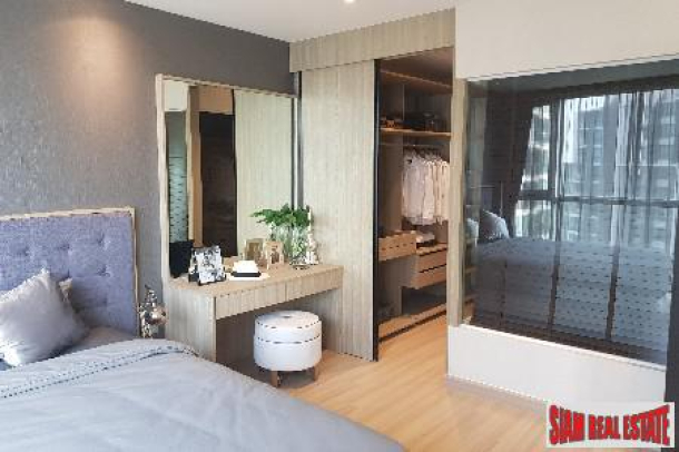 Sky Walk Condo | Contemporary One Bedroom with City Views in Phra Khanong-4