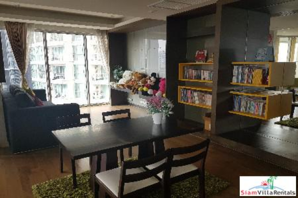 Sky Walk Condo | Centrally Located One Bedroom with City Views for Rent in Phra Khanong-11