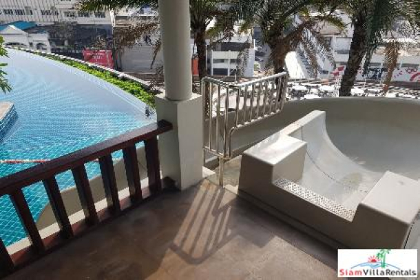 Sky Walk Condo | Centrally Located One Bedroom with City Views for Rent in Phra Khanong-12