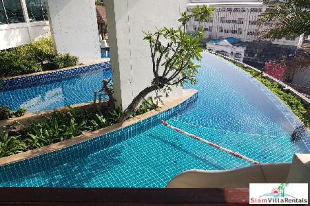 Sky Walk Condo | Centrally Located One Bedroom with City Views for Rent in Phra Khanong-18