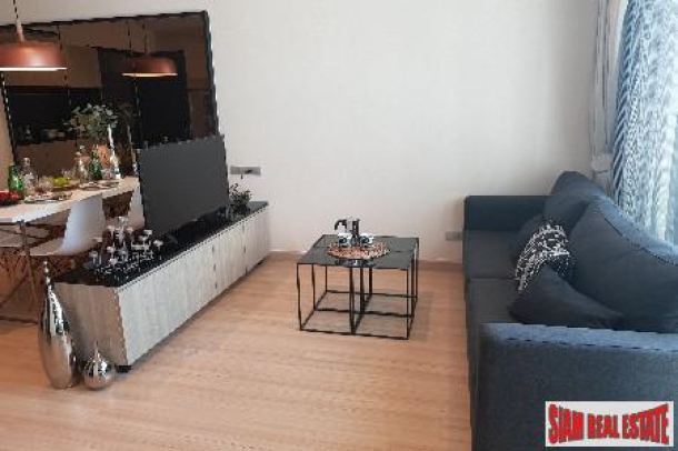 Sky Walk Condo | Centrally Located One Bedroom with City Views for Rent in Phra Khanong-7