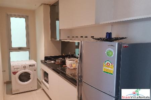 Sky Walk Condo | Centrally Located One Bedroom with City Views for Rent in Phra Khanong-9
