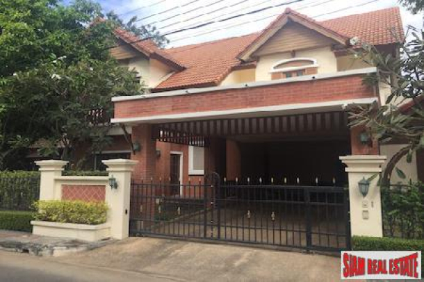 Elegant Classic Home with Large Garden in The Sala, Chiang Mai-1