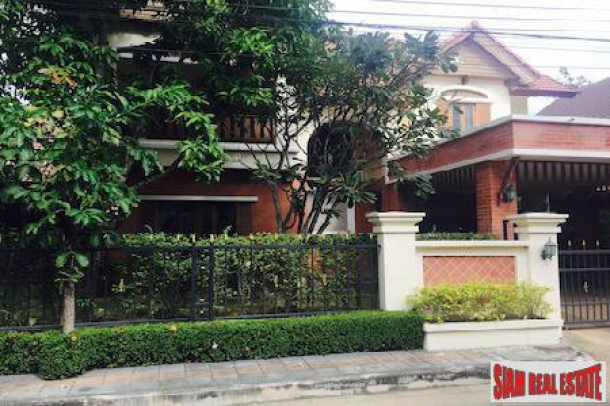 Elegant Classic Home with Large Garden in The Sala, Chiang Mai-2