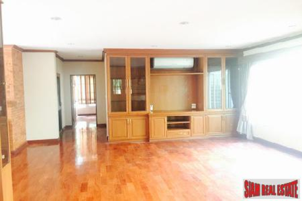 Elegant Classic Home with Large Garden in The Sala, Chiang Mai-3