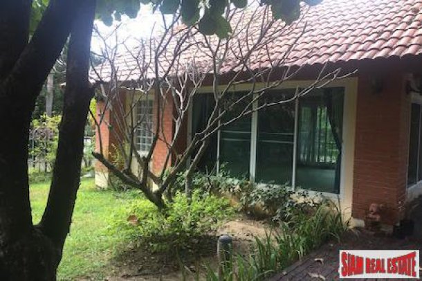 Elegant Classic Home with Large Garden in The Sala, Chiang Mai-6