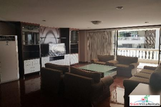 Asa Garden | Extra Large Three Bedroom Duplex and Pet Friendly on Sukhumvit 24-5