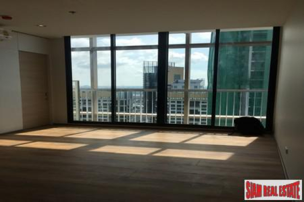 Park 24 Condo | City Views from this One Bedroom located off Sukhumvit 24-1