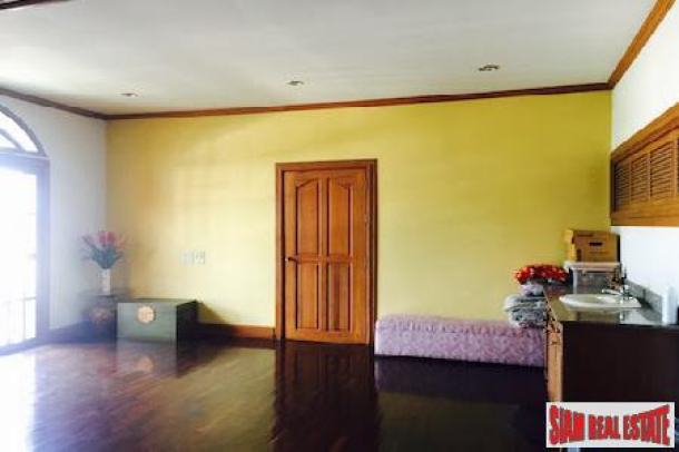 Expansive Eight Bedroom Opposite Lanna Golf Course in Chang Phuak, Chiang Mai-10