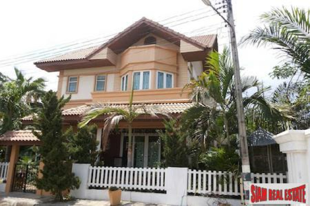 Large Four Bedroom Traditional Home with Yard in Chiang Mai-1