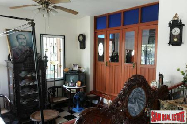 Large Four Bedroom Traditional Home with Yard in Chiang Mai-6