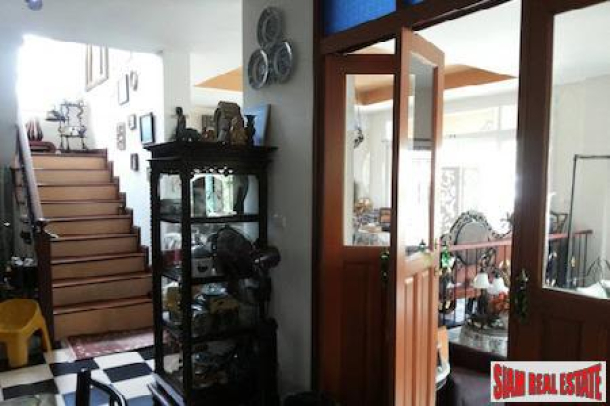 Large Four Bedroom Traditional Home with Yard in Chiang Mai-7