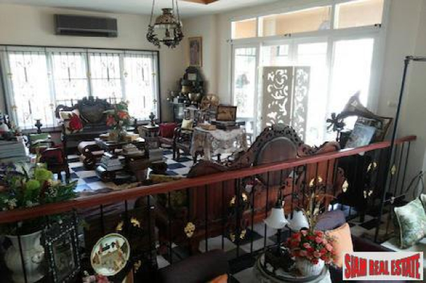 Large Four Bedroom Traditional Home with Yard in Chiang Mai-8