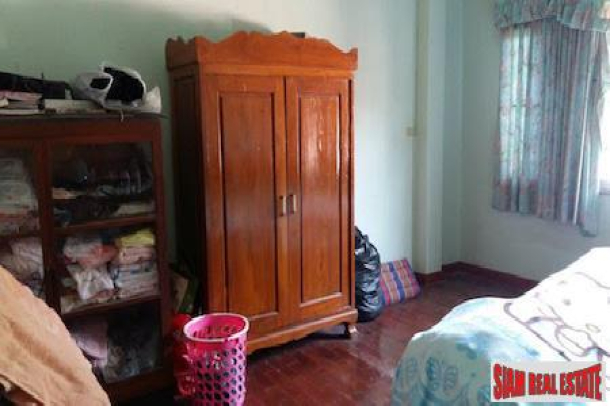 Small Thai House on a  Large Land Plot in Rong Wua Daeng, Chiang Mai-12