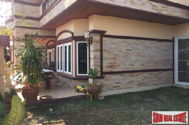 Centrally Located Furnished Six Bedroom  in San Sai Noi, Chiang Mai-12
