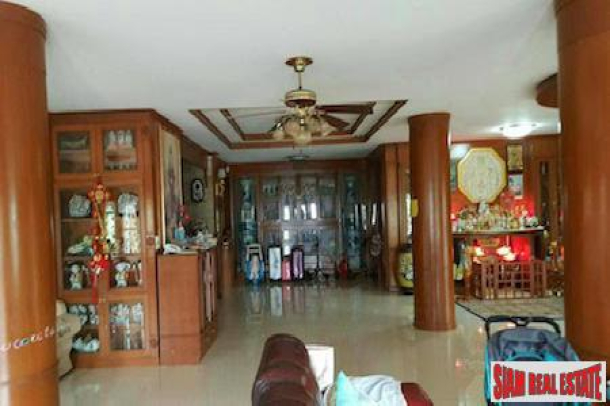 Centrally Located Furnished Six Bedroom  in San Sai Noi, Chiang Mai-2