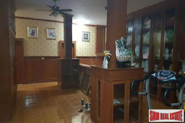 Centrally Located Furnished Six Bedroom  in San Sai Noi, Chiang Mai-3