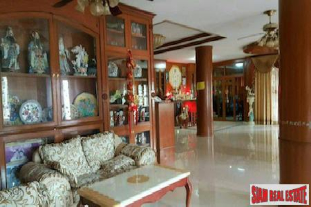 Centrally Located Furnished Six Bedroom  in San Sai Noi, Chiang Mai-6