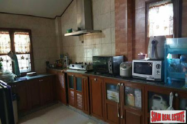 Centrally Located Furnished Six Bedroom  in San Sai Noi, Chiang Mai-9