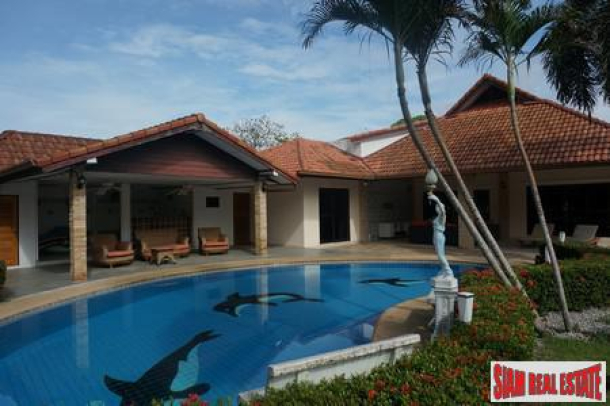 Large 5 Bedrooms Private Pool Villa for Sale Pattaya-1