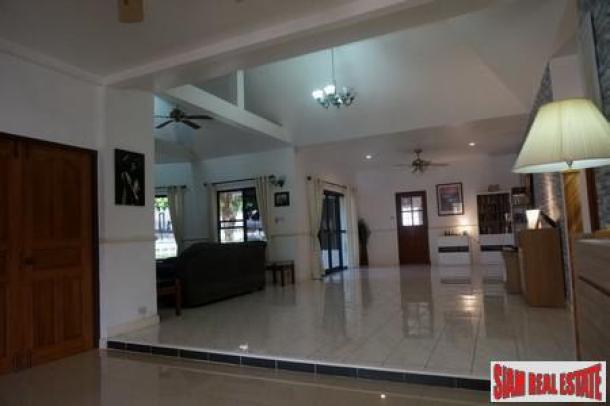 Large 5 Bedrooms Private Pool Villa for Sale Pattaya-11