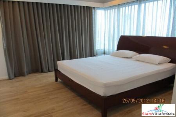 Maneeya Residential | Two Bedroom Condo with City Views and Convenient Location in Lumphini-10