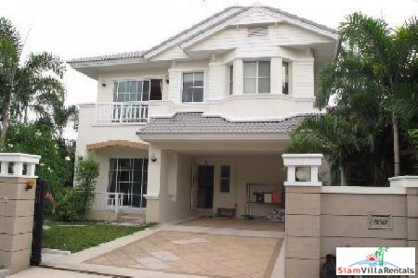 Nantawan Suvarnabhumi Kingkaew | Three Bedroom House Conveniently Located Near the Airport-1