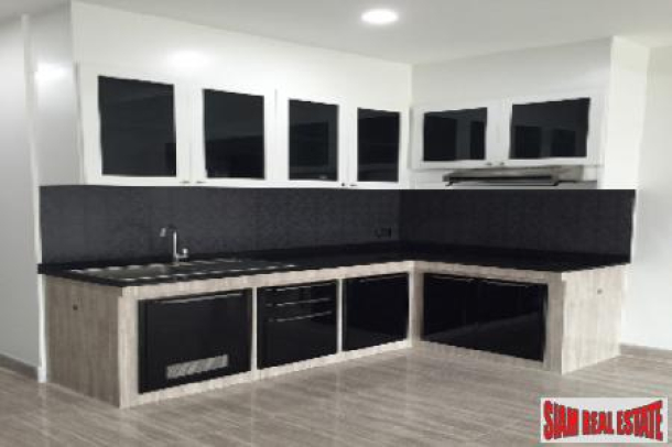 The Trendy Condominium | Convenient and Spacious One Bedroom on Sukhumvit 13-7