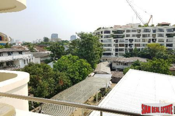 39 Suites | Convenient and Modern Two Bedroom Condo on Sukhumvit 39, Phrom Phong-3