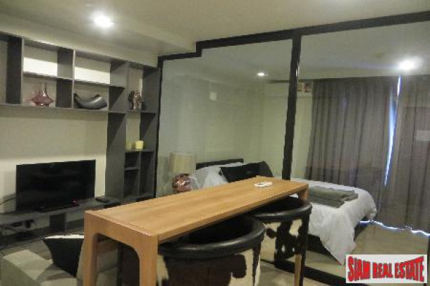 Maestros 02 Ruamrudee | Modern and Efficient One Bedroom in Lumphini, Bangkok-2