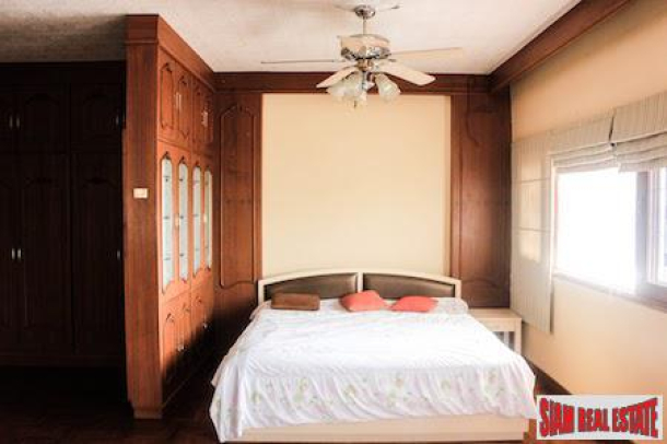 Traditional Style Five Bedroom with Beautiful Wood Built-ins in Mae Hia, Chiang Mai-12