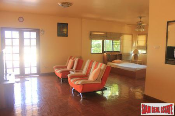 Traditional Style Five Bedroom with Beautiful Wood Built-ins in Mae Hia, Chiang Mai-14