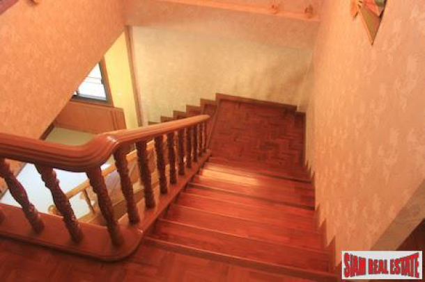 Traditional Style Five Bedroom with Beautiful Wood Built-ins in Mae Hia, Chiang Mai-18