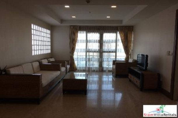Nusasiri Condominium | Modern Two Bedroom Condo for Rent Connected to BTS Ekkamai on Sukhumvit 42-11