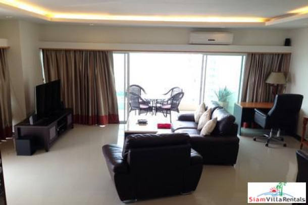 View Talay 8 | Large beautiful 2 Bedroom Corner Unit for Rent on the 19th Floor with Sea View near the Beach at Jomtien-4