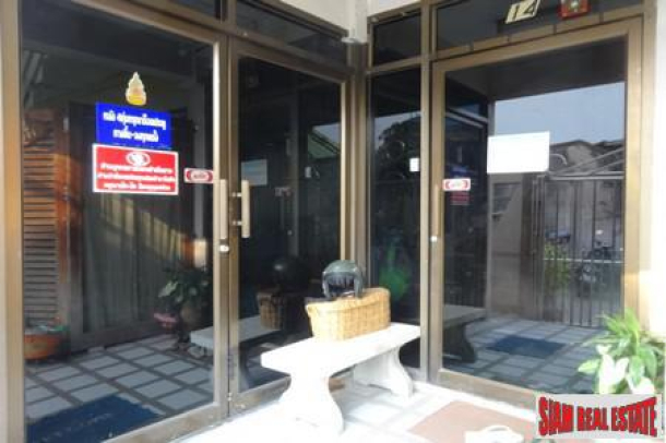 Jurdjun House | Apartment Building with Ready Investment Opportunity or Great Renovation Project at On Nut, Suan Luang-17