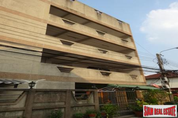 Jurdjun House | Apartment Building with Ready Investment Opportunity or Great Renovation Project at On Nut, Suan Luang-1