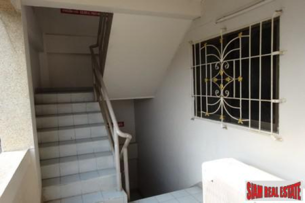 Jurdjun House | Apartment Building with Ready Investment Opportunity or Great Renovation Project at On Nut, Suan Luang-4