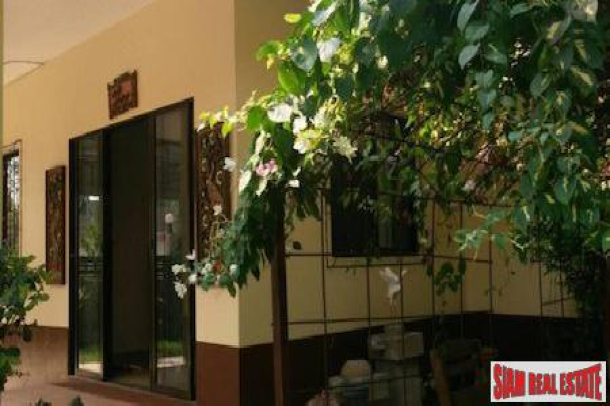 Comfortable  Single Story Three Bedroom in Pa Daet, Chiang Mai-1