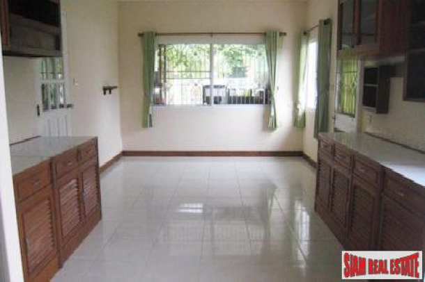 Large Two Story House with Nice Garden in Mae Hia, Chiang Mai-10