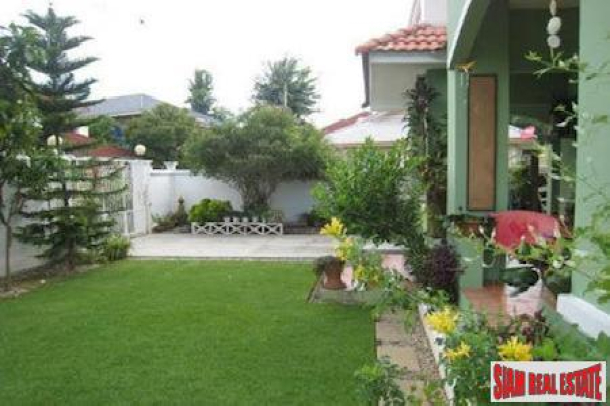 Large Two Story House with Nice Garden in Mae Hia, Chiang Mai-17