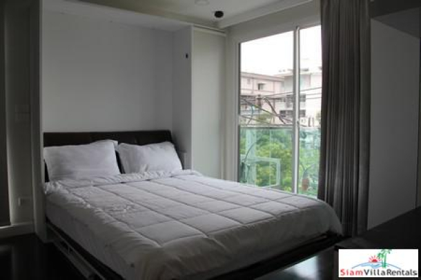 Open and Bright Furnished Two Bedroom for Rent on Sukhumvit 26-2