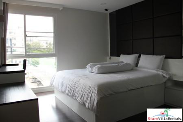 Open and Bright Furnished Two Bedroom for Rent on Sukhumvit 26-4